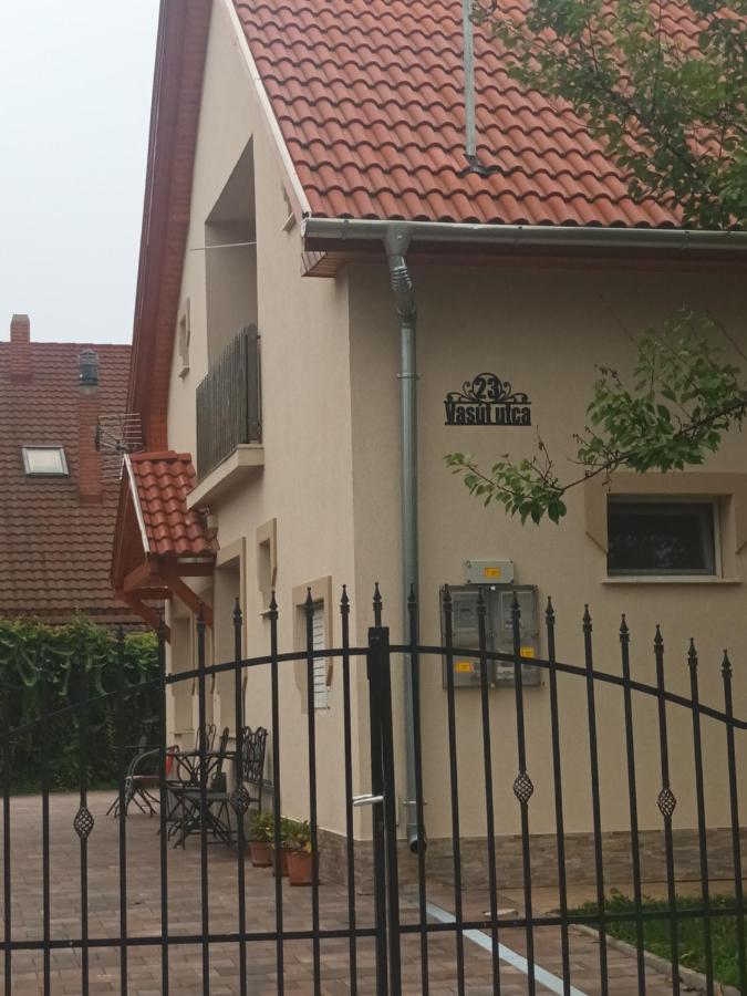 Napsugar Apartmanhaz Balatonlelle Ngoại thất bức ảnh