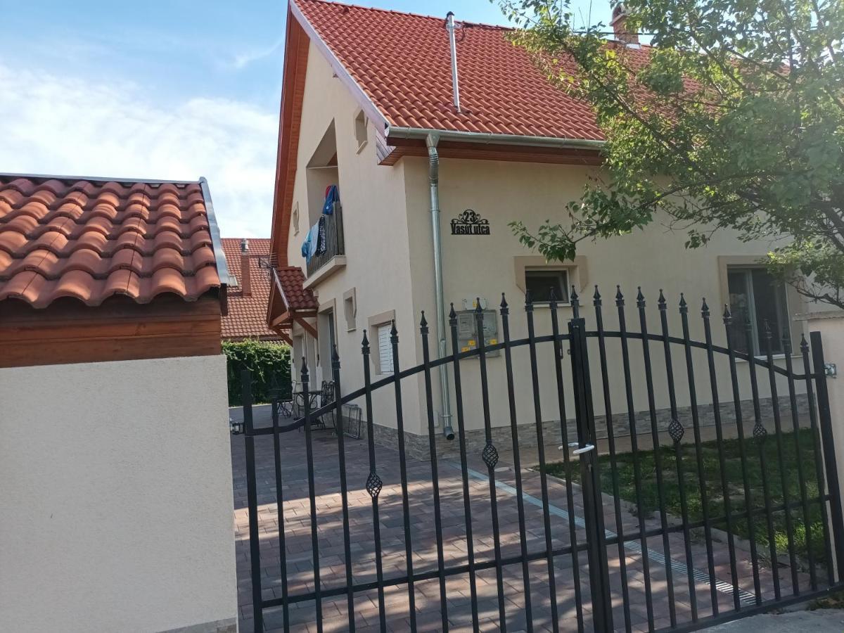 Napsugar Apartmanhaz Balatonlelle Ngoại thất bức ảnh